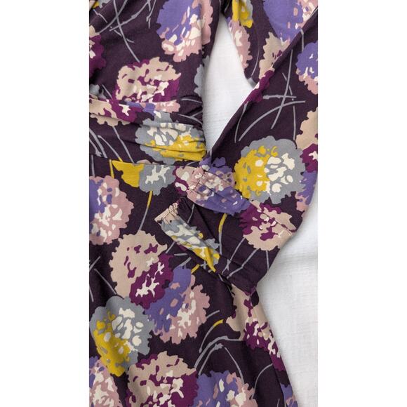 Boden Womens V Neck Floral Jersey Dress 2R 3/4‎ Sleeve Purple Fitted Knee Length - Picture 2 of 6